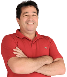 Delson, marceneiro, de braços cruzados